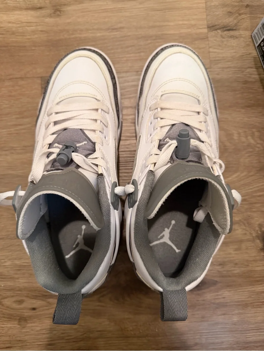 Jordan Spizike Low Size 8 White and Gray Basketball Sneakers with Elephant Print